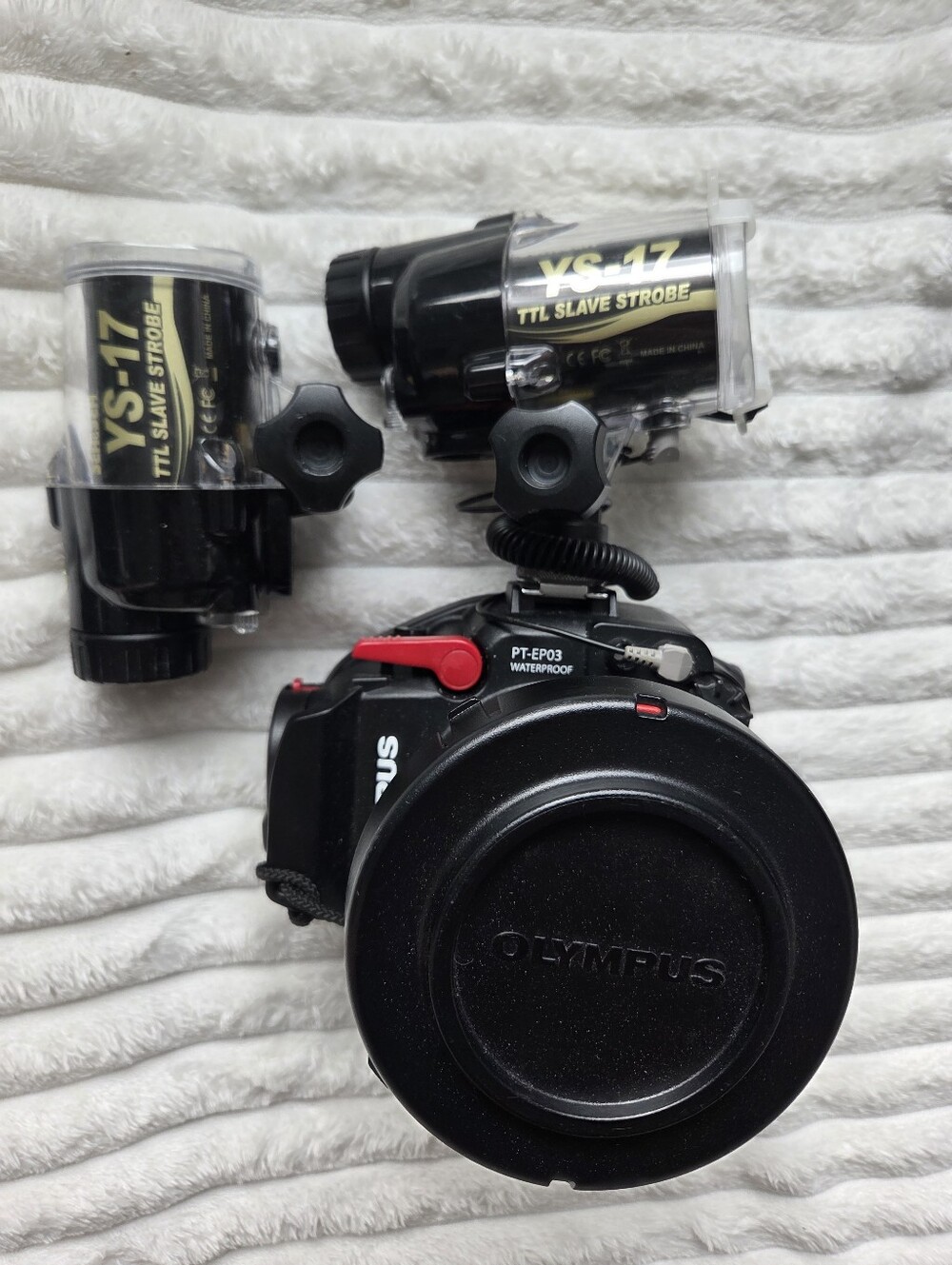 Olympus Underwater Camera With Housing And TTL Slave Strobes